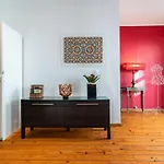 Charming 2 Bedroom Apartment next to Praça da figueira